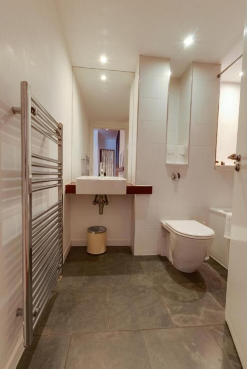3 Bedroom Apartment *
